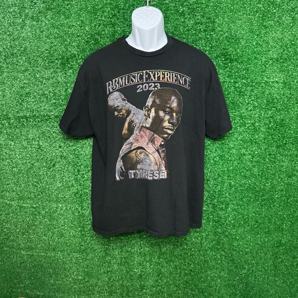 Gildan Black Short Sleeve Tee with Graphic Design - Picture 1 of 3